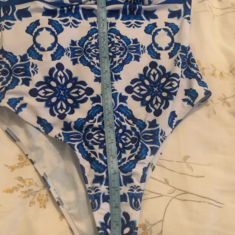 BNNT size Large Swimsuit - Picture 10 of 13